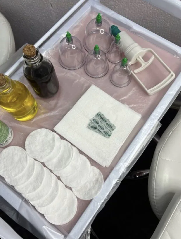 Plateau de matériel de hijama avec ventouses