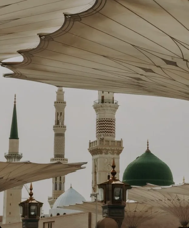 Dôme vert et minarets de la mosquée du Prophète à Médine